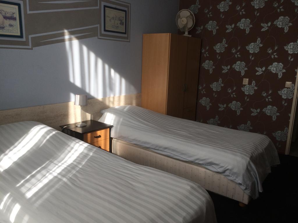 Hotel De Blauwe Vogel بيرخن أوب زوم المظهر الخارجي الصورة